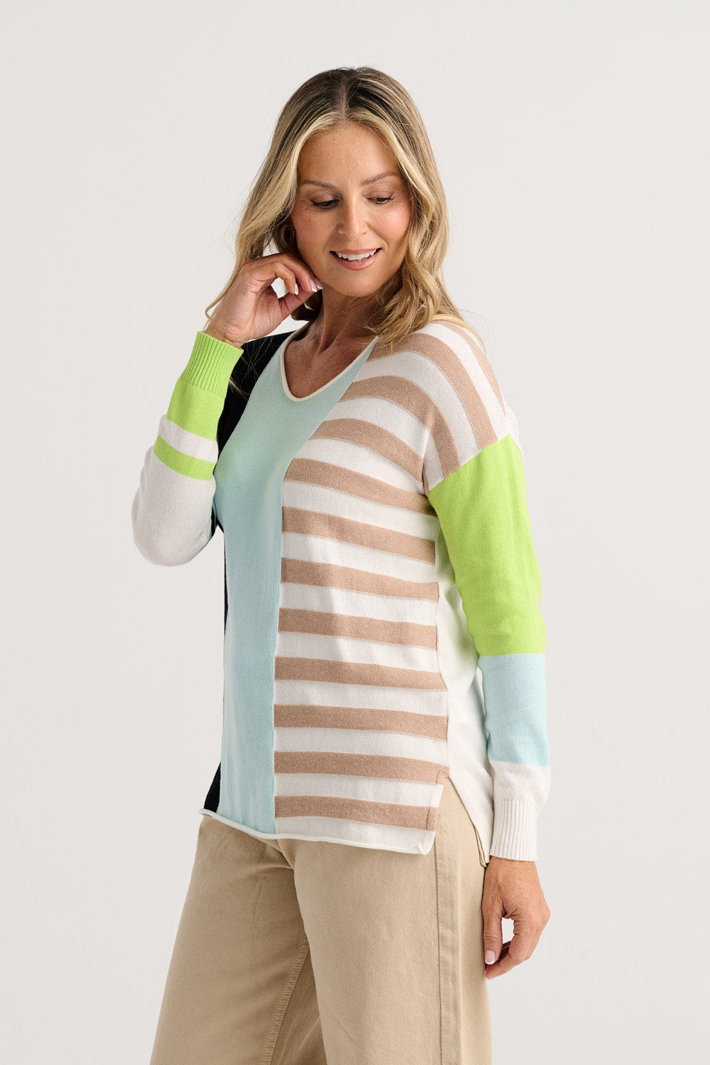 Zaket & Plover Contrast Stripe V-Neck Sweater