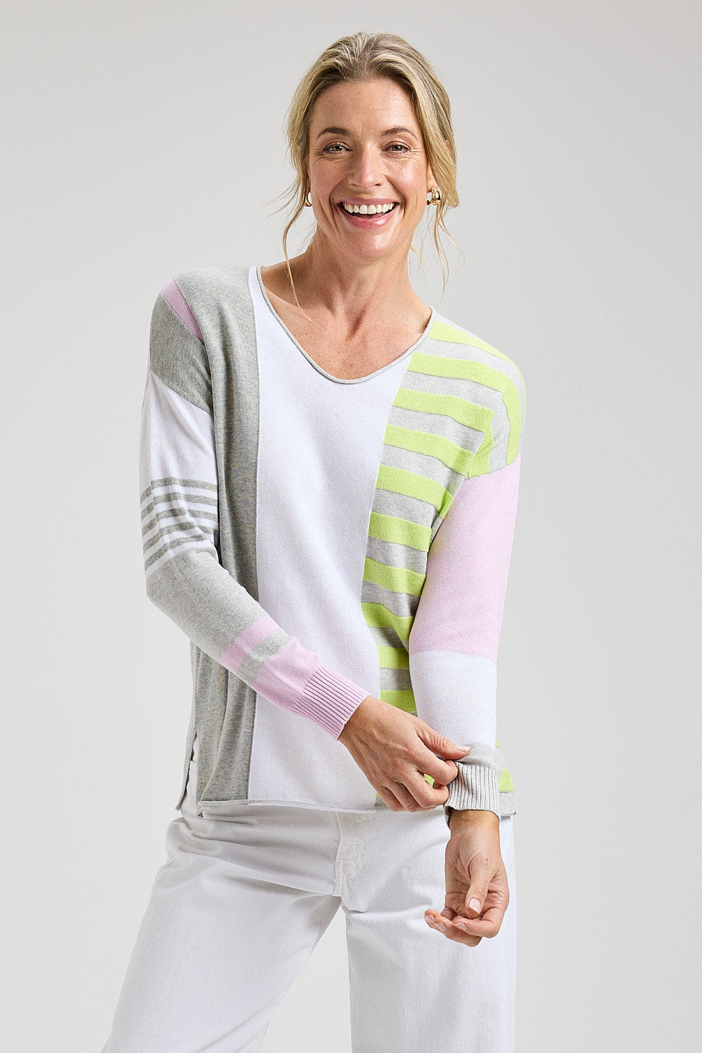 Zaket & Plover Contrast Stripe V-Neck Sweater