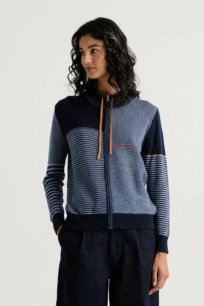 Front full zip sharpened 2:3