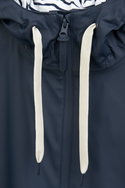 Hood drawstring detail