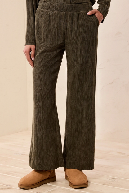 Pant detail sharpened 2:3