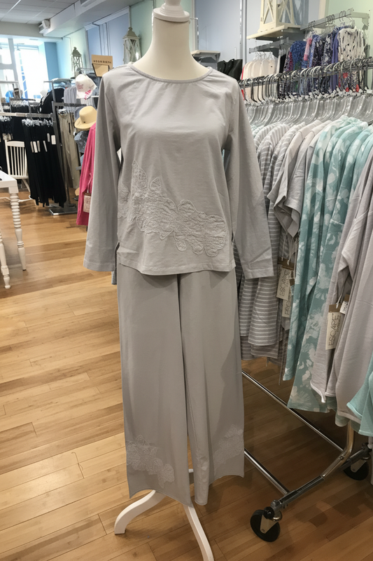 Sharpened 2:3 crop with original background