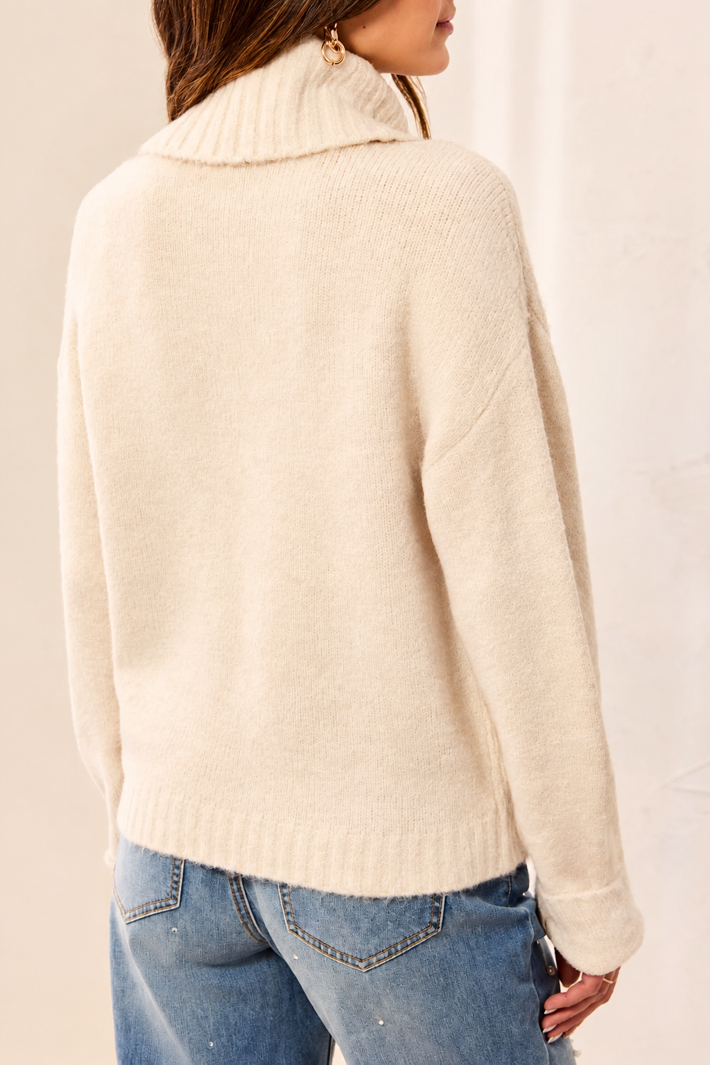Sharpened 2:3 sweater back