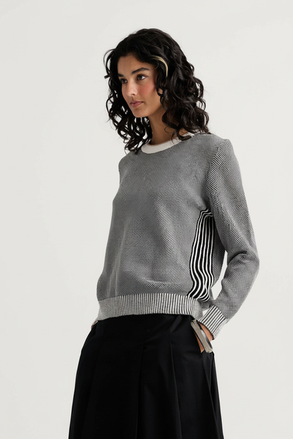 Three-quarter side stripe sharpened 2:3